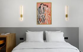 Lyon Suite By Alchemia Parking
